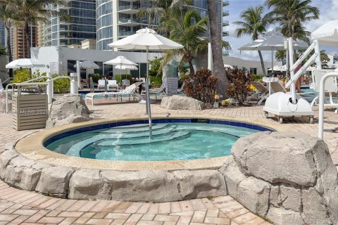 Condo in Sunny Isles Beach, Florida, 2 bedrooms  № 1961136 - photo 26