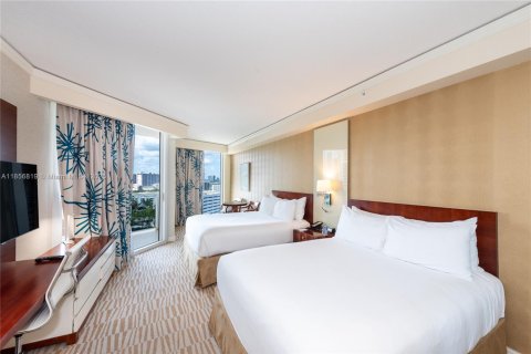 Condo in Sunny Isles Beach, Florida, 2 bedrooms  № 1961136 - photo 18