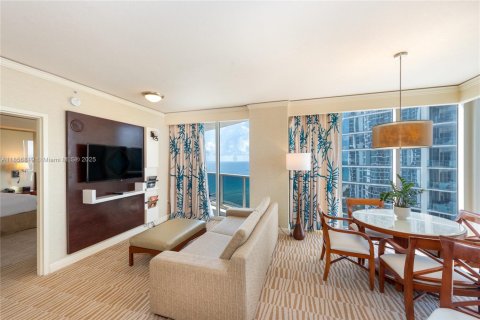 Condo in Sunny Isles Beach, Florida, 2 bedrooms  № 1961136 - photo 1