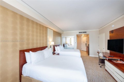 Condo in Sunny Isles Beach, Florida, 2 bedrooms  № 1961136 - photo 17