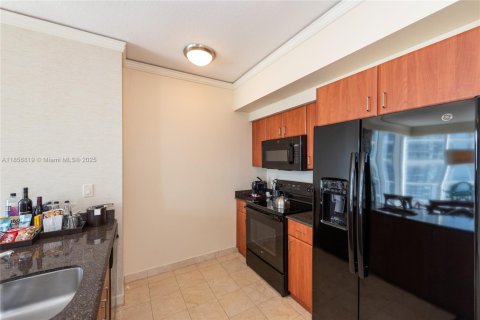 Condo in Sunny Isles Beach, Florida, 2 bedrooms  № 1961136 - photo 9