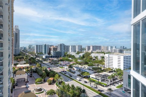 Condo in Sunny Isles Beach, Florida, 2 bedrooms  № 1961136 - photo 5