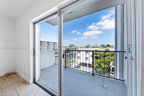 Снять в аренду кондоминиум в Норт-Майами-Бич, Флорида 2 спальни, 80.08м2, № 2020956 - фото 22