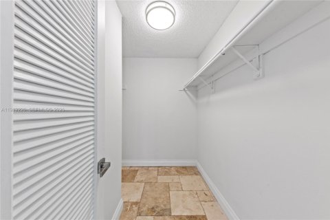 Снять в аренду кондоминиум в Норт-Майами-Бич, Флорида 2 спальни, 80.08м2, № 2020956 - фото 23