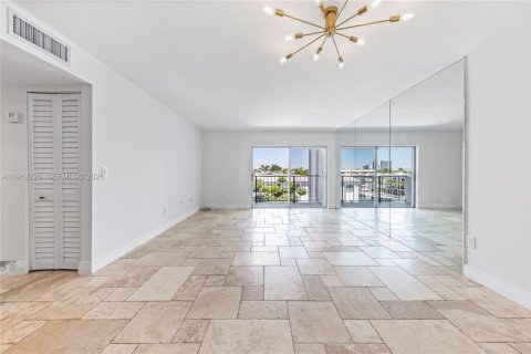 Снять в аренду кондоминиум в Норт-Майами-Бич, Флорида 2 спальни, 80.08м2, № 2020956 - фото 5