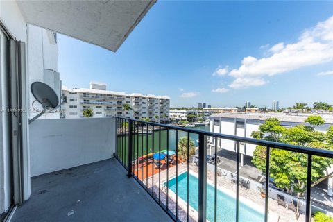 Снять в аренду кондоминиум в Норт-Майами-Бич, Флорида 2 спальни, 80.08м2, № 2020956 - фото 27