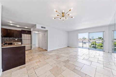 Снять в аренду кондоминиум в Норт-Майами-Бич, Флорида 2 спальни, 80.08м2, № 2020956 - фото 8