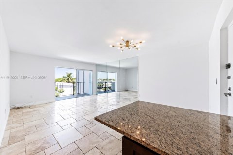 Снять в аренду кондоминиум в Норт-Майами-Бич, Флорида 2 спальни, 80.08м2, № 2020956 - фото 7