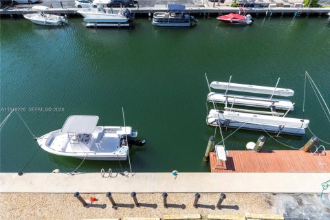 Снять в аренду кондоминиум в Норт-Майами-Бич, Флорида 2 спальни, 80.08м2, № 2020956 - фото 26