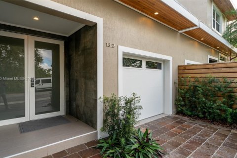 Купить кондоминиум в Майами, Флорида 3 спальни, 213.68м2, № 1969613 - фото 2