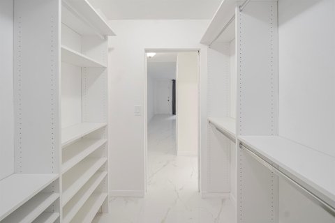 Condo in Weston, Florida, 2 bedrooms № 2378734 - photo 14