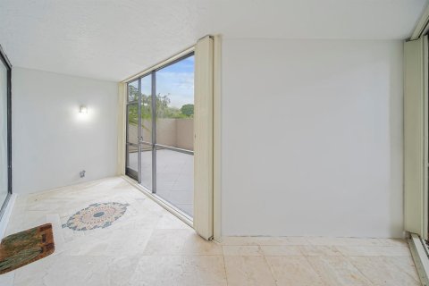 Condo in Weston, Florida, 2 bedrooms № 2378734 - photo 19