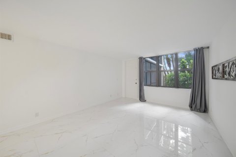 Condo in Weston, Florida, 2 bedrooms № 2378734 - photo 11