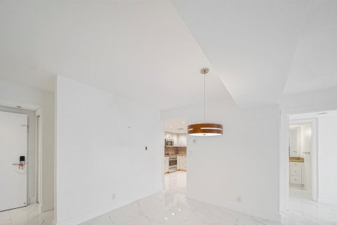 Condo in Weston, Florida, 2 bedrooms № 2378734 - photo 5