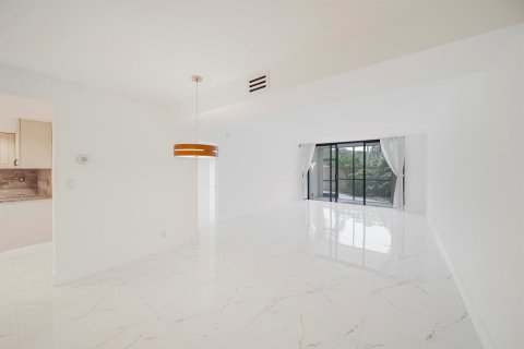 Condo in Weston, Florida, 2 bedrooms № 2378734 - photo 4