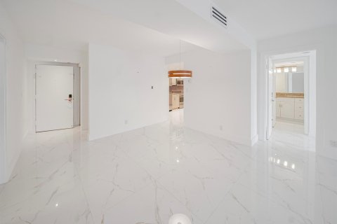 Condo in Weston, Florida, 2 bedrooms № 2378734 - photo 6