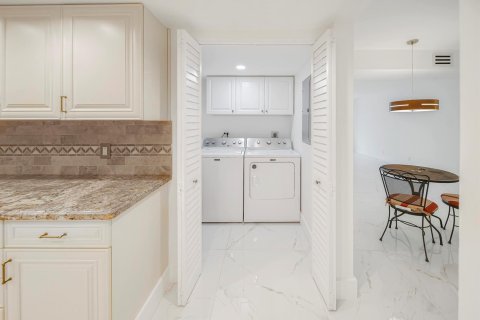 Condo in Weston, Florida, 2 bedrooms № 2378734 - photo 9