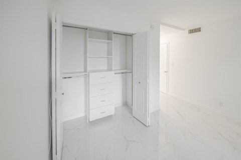 Condo in Weston, Florida, 2 bedrooms № 2378734 - photo 13