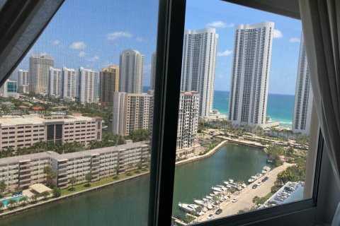Condominio en venta en Sunny Isles Beach, Florida, 1 dormitorio, 70.79 m2 № 2397594 - foto 12