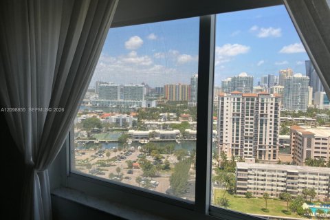 Condominio en venta en Sunny Isles Beach, Florida, 1 dormitorio, 70.79 m2 № 2397594 - foto 11