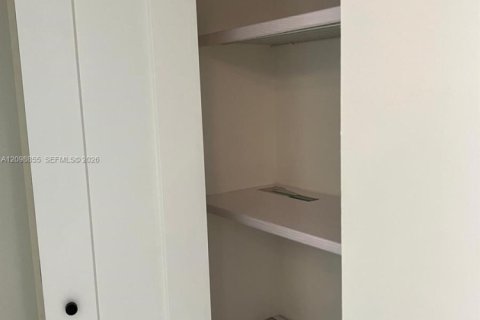 Condominio en venta en Sunny Isles Beach, Florida, 1 dormitorio, 70.79 m2 № 2397594 - foto 13