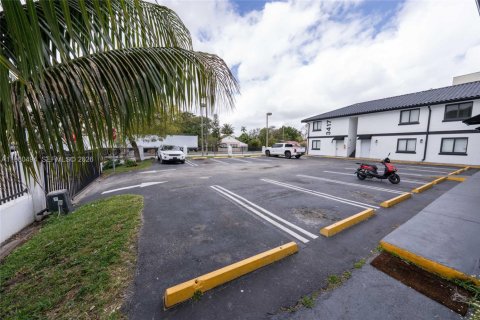 Apartment in Miami, Florida 2 bedrooms, 69.68 sq.m. № 2045322 - photo 16