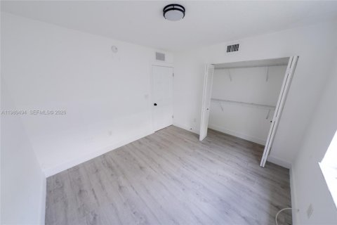 Apartment in Miami, Florida 2 bedrooms, 69.68 sq.m. № 2045322 - photo 6