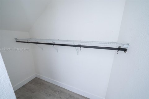 Apartment in Miami, Florida 2 bedrooms, 69.68 sq.m. № 2045322 - photo 11