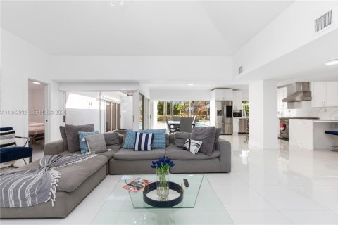 Villa ou maison à vendre à Cutler Bay, Floride: 5 chambres, 218.04 m2 № 2059797 - photo 10