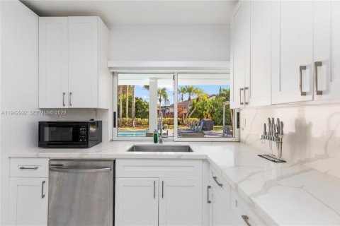 Villa ou maison à vendre à Cutler Bay, Floride: 5 chambres, 218.04 m2 № 2059797 - photo 17