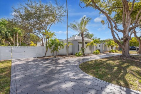 Villa ou maison à vendre à Cutler Bay, Floride: 5 chambres, 218.04 m2 № 2059797 - photo 5