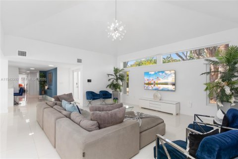 Villa ou maison à vendre à Cutler Bay, Floride: 5 chambres, 218.04 m2 № 2059797 - photo 8
