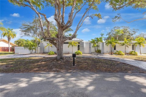 Villa ou maison à vendre à Cutler Bay, Floride: 5 chambres, 218.04 m2 № 2059797 - photo 3