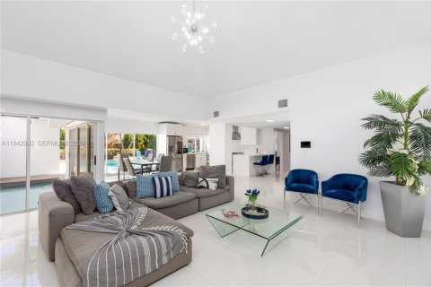 Villa ou maison à vendre à Cutler Bay, Floride: 5 chambres, 218.04 m2 № 2059797 - photo 9