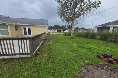 House in Cape Coral, Florida 4 bedrooms, 161.74 sq.m. № 2396334 - photo 12