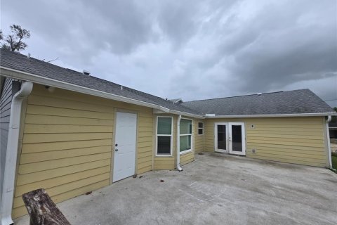 House in Cape Coral, Florida 4 bedrooms, 161.74 sq.m. № 2396334 - photo 10