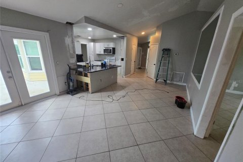 House in Cape Coral, Florida 4 bedrooms, 161.74 sq.m. № 2396334 - photo 4