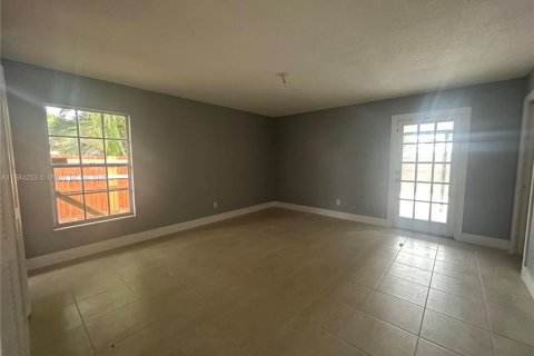 Снять в аренду виллу или дом в Сент-Луси, Флорида 3 спальни, 122.26м2, № 1941820 - фото 6