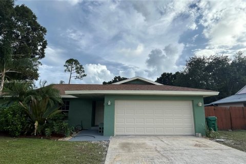 Снять в аренду виллу или дом в Сент-Луси, Флорида 3 спальни, 122.26м2, № 1941820 - фото 1