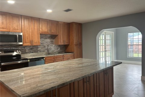 Снять в аренду виллу или дом в Сент-Луси, Флорида 3 спальни, 122.26м2, № 1941820 - фото 2