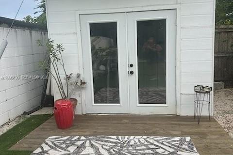 Villa ou maison à louer à Miami, Floride: 3 chambres, 76.37 m2 № 2388061 - photo 8