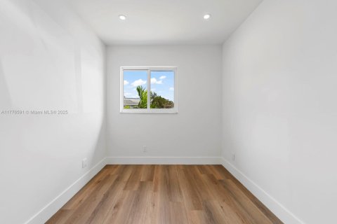House in Miami Gardens, Florida 4 bedrooms, 166.48 sq.m. № 1742120 - photo 30