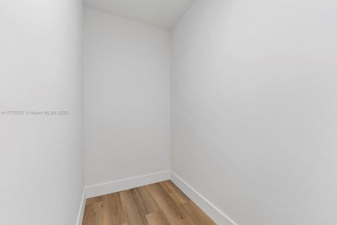 House in Miami Gardens, Florida 4 bedrooms, 166.48 sq.m. № 1742120 - photo 24