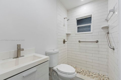 House in Miami Gardens, Florida 4 bedrooms, 166.48 sq.m. № 1742120 - photo 25