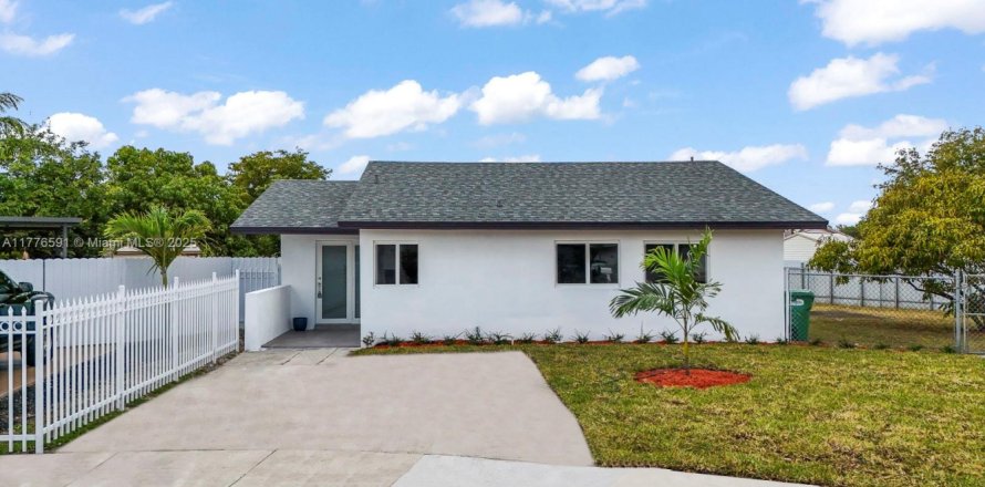 House in Miami Gardens, Florida 4 bedrooms, 166.48 sq.m. № 1742120