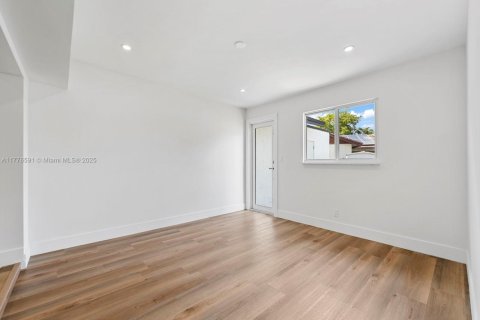 House in Miami Gardens, Florida 4 bedrooms, 166.48 sq.m. № 1742120 - photo 28