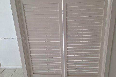 Copropriété à louer à Miami, Floride: 2 chambres, 157.66 m2 № 1984548 - photo 15