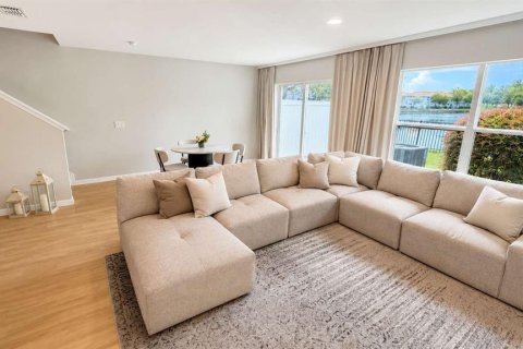 Adosado en venta en Kissimmee, Florida, 2 dormitorios, 128.67 m2 № 2344558 - foto 3