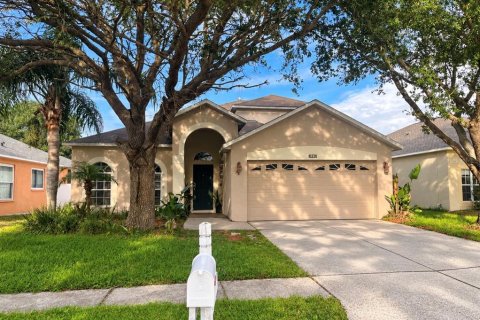 House in Tampa, Florida 5 bedrooms, 216.46 sq.m. № 2393827