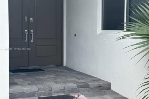 Villa ou maison à vendre à Miami, Floride: 4 chambres, 222.32 m2 № 2009676 - photo 6